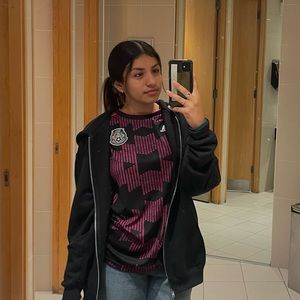 Meet your Posher, Anahi